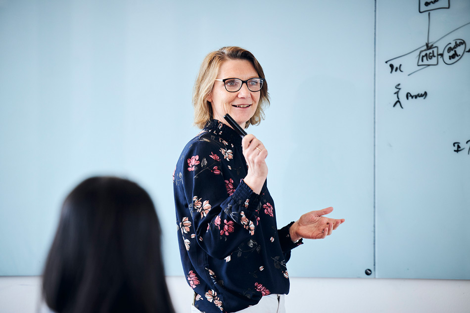 Birgitte-Yorklai-Jensen-underviser Introduktionskursus til Microsoft Dynamics 365 Business Central