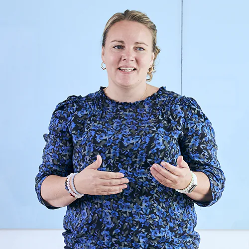 Maja Bavngaard hos Abakion